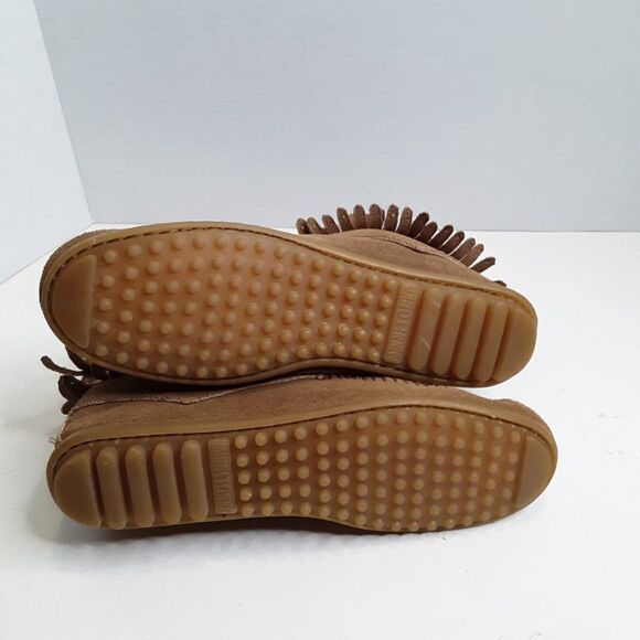 Minnetonka Women's 6M Double Fringe Side-Zip Taupe Ankle Boot - Picture 4 of 9